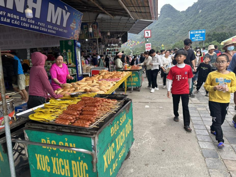 Nỗi lo an toàn thực phẩm mùa lễ hội
