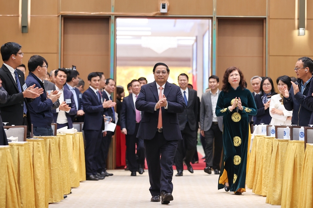 Thủ tướng chủ trì Hội nghị triển khai nhiệm vụ phát triển thị trường chứng khoán năm 2024