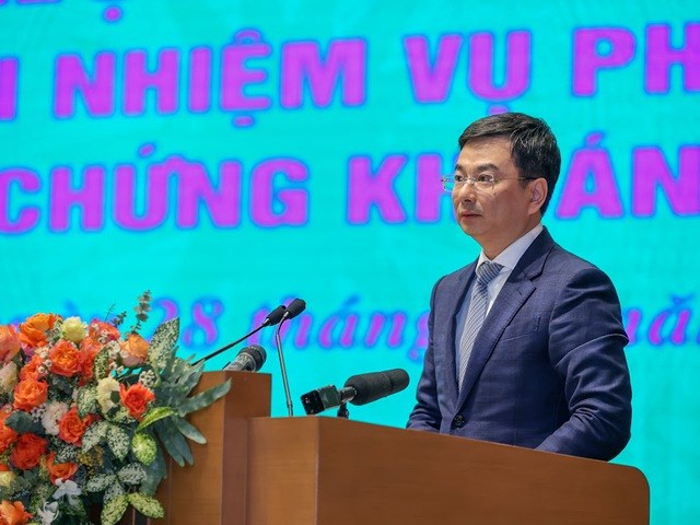 Thủ tướng chủ trì Hội nghị triển khai nhiệm vụ phát triển thị trường chứng khoán năm 2024