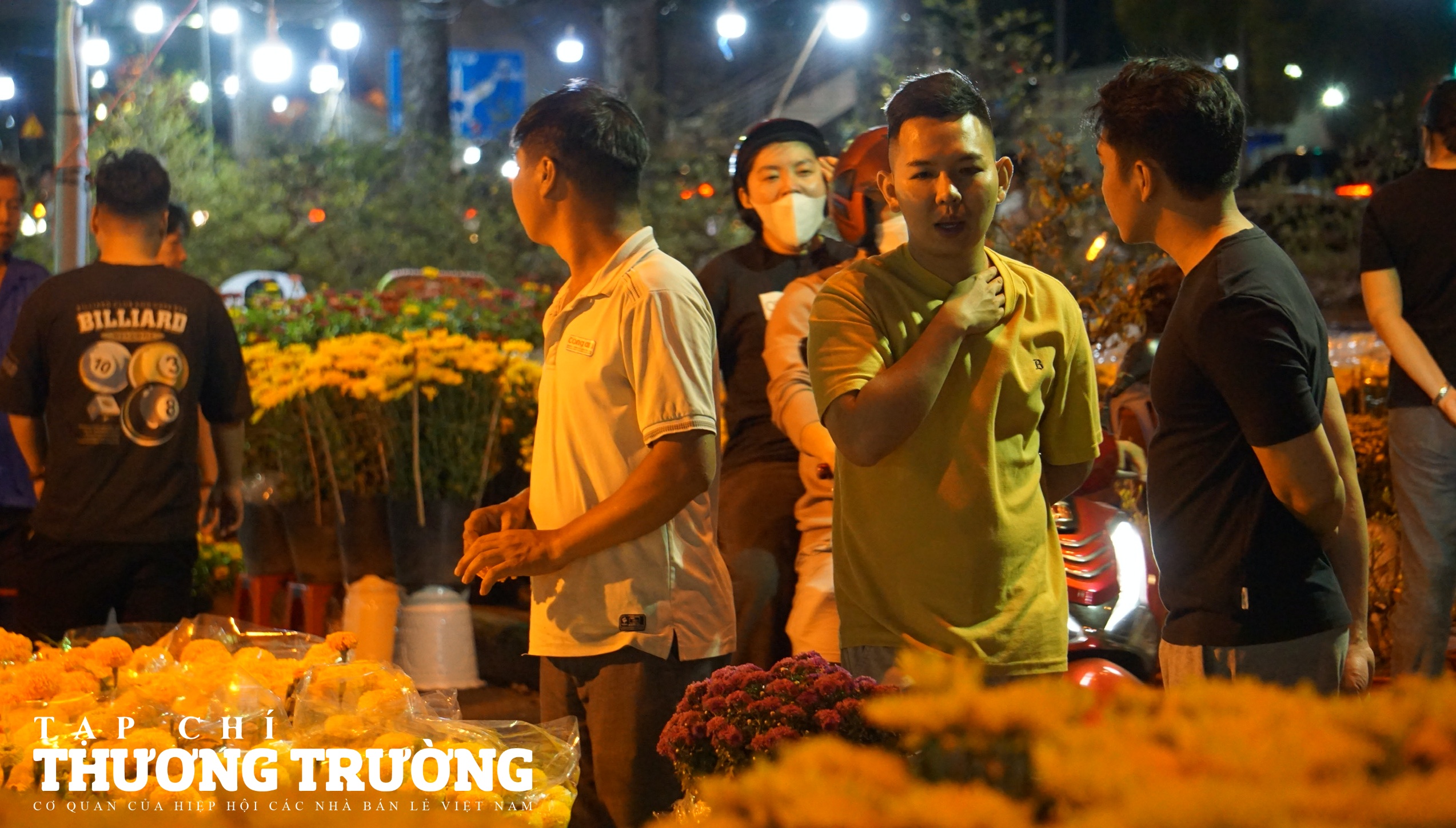 Khách hàng tấp nập tại chợ hoa xuân TPHCM