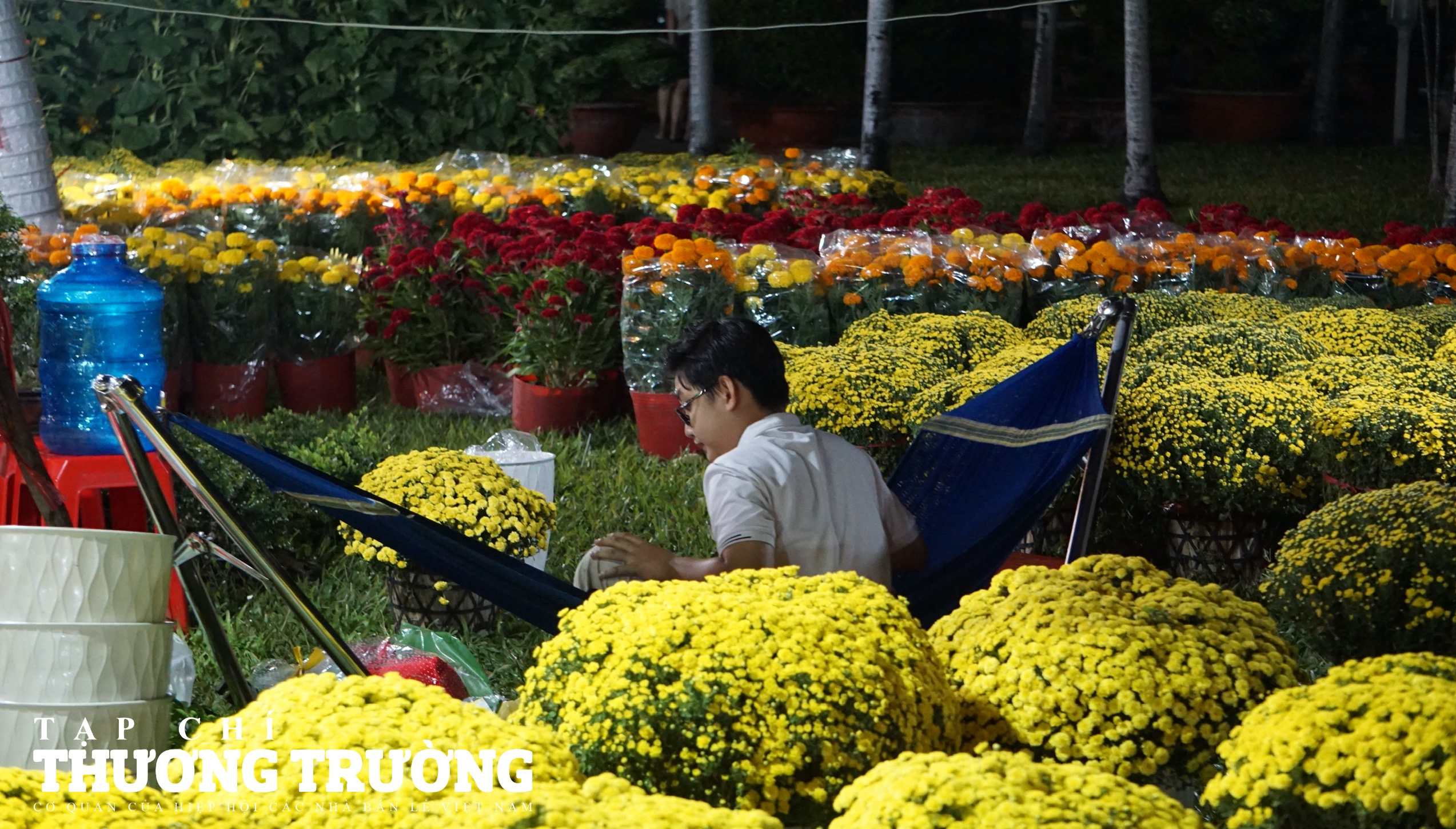 Khách hàng tấp nập tại chợ hoa xuân TPHCM