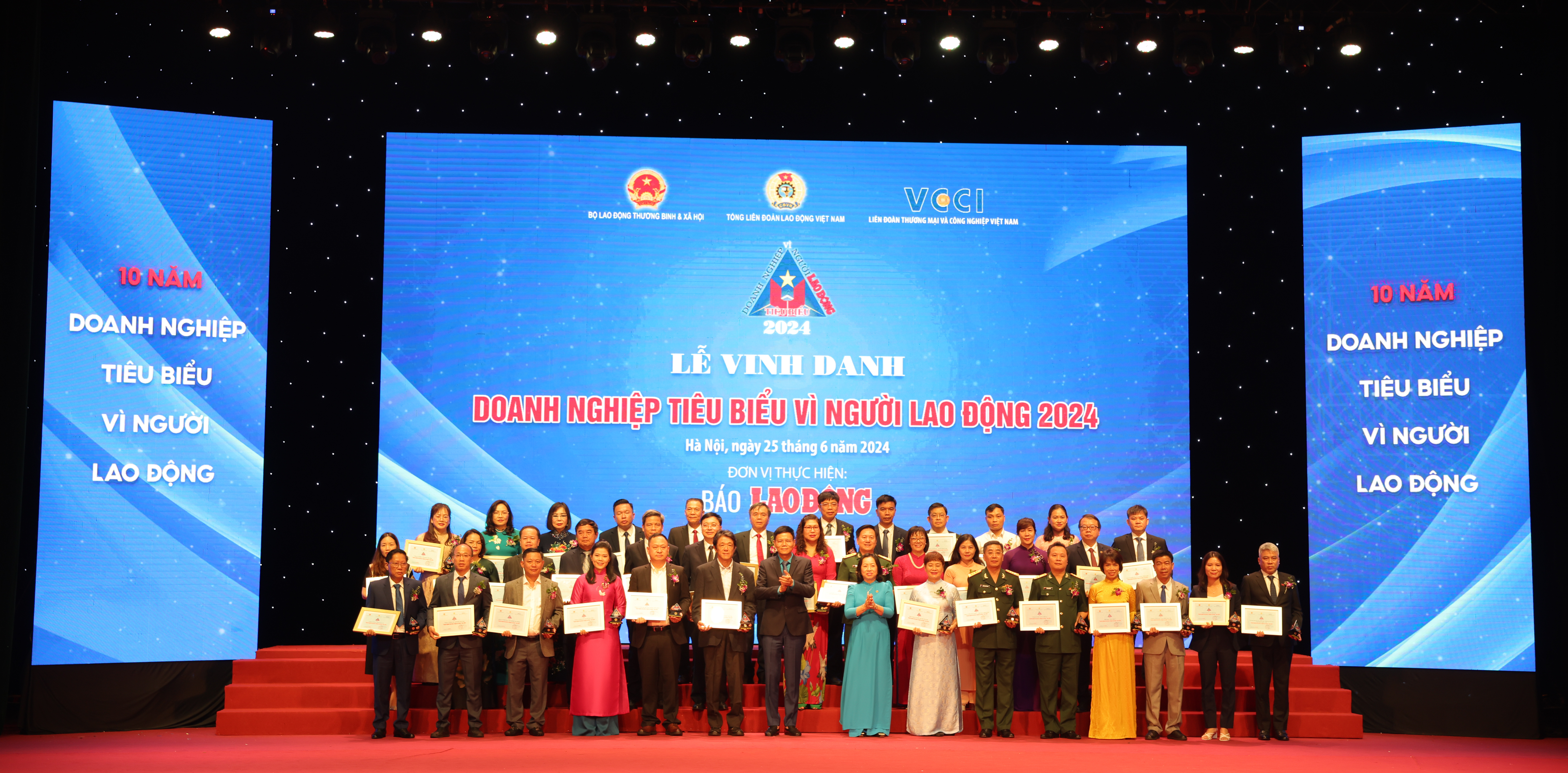 BAC A BANK tiếp tục được vinh danh