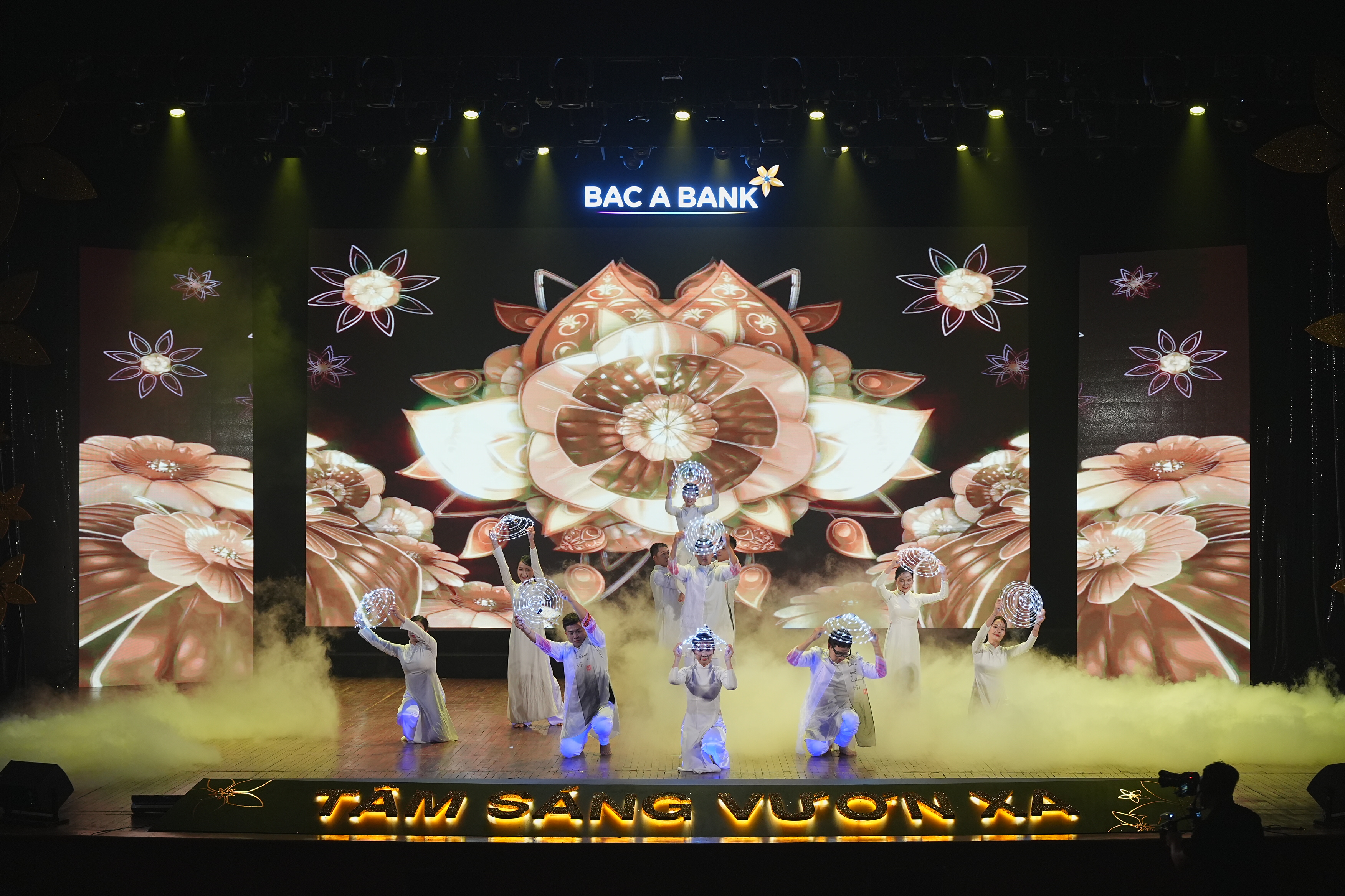 BAC A BANK tiếp tục được vinh danh