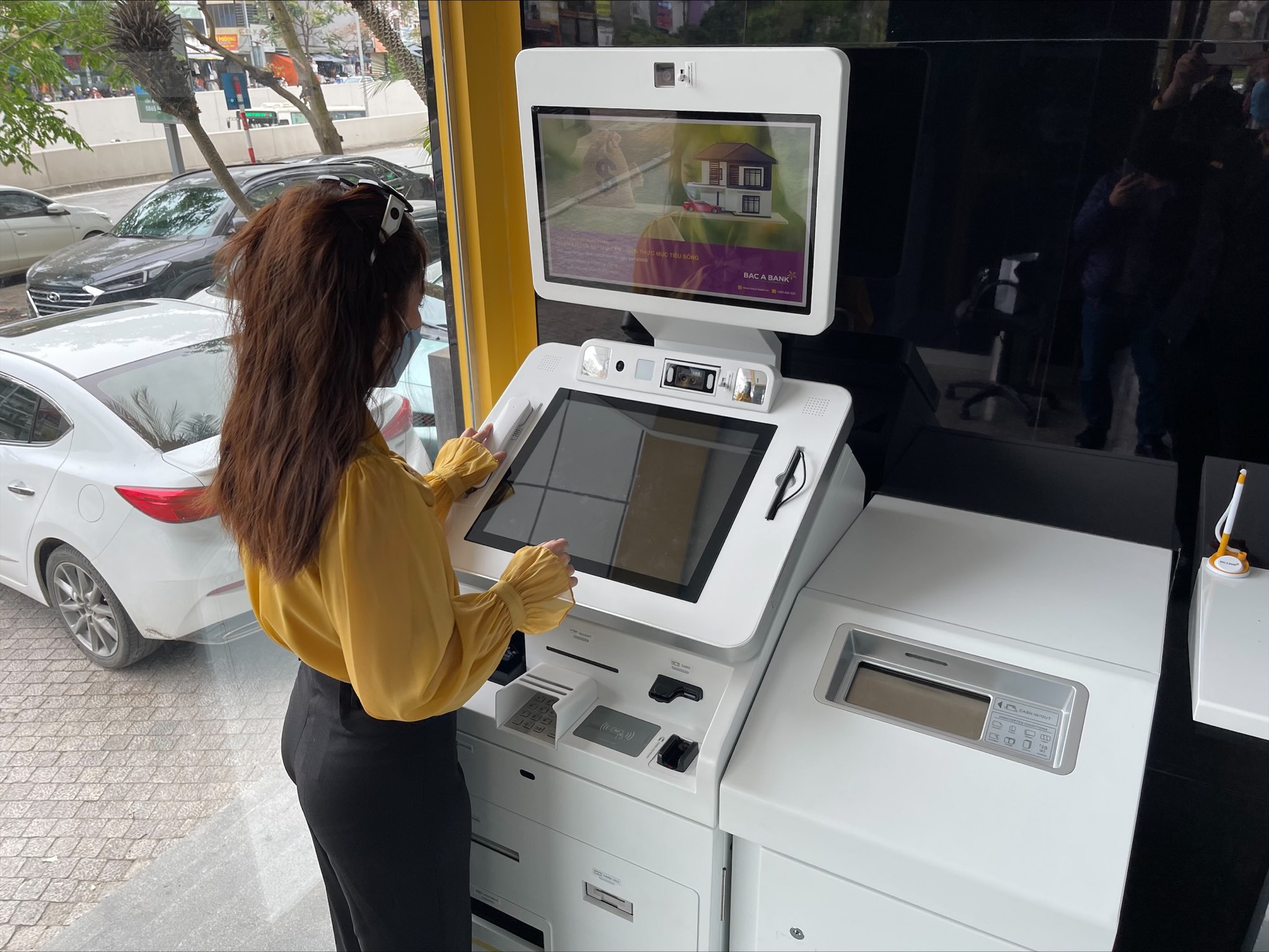 BAC A BANK tích hợp tính năng phát hành thẻ nhanh tại Kiosk Bank