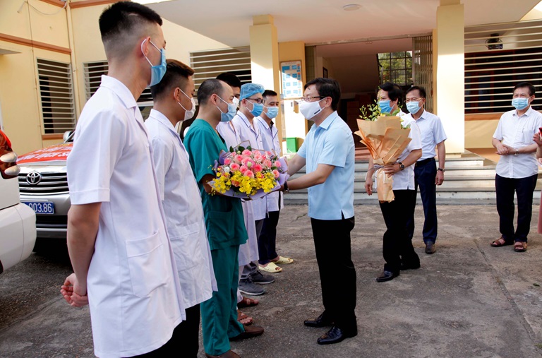 Vĩnh Phúc cử cán bộ y tế hỗ trợ tỉnh Bắc Giang chống dịch Covid19