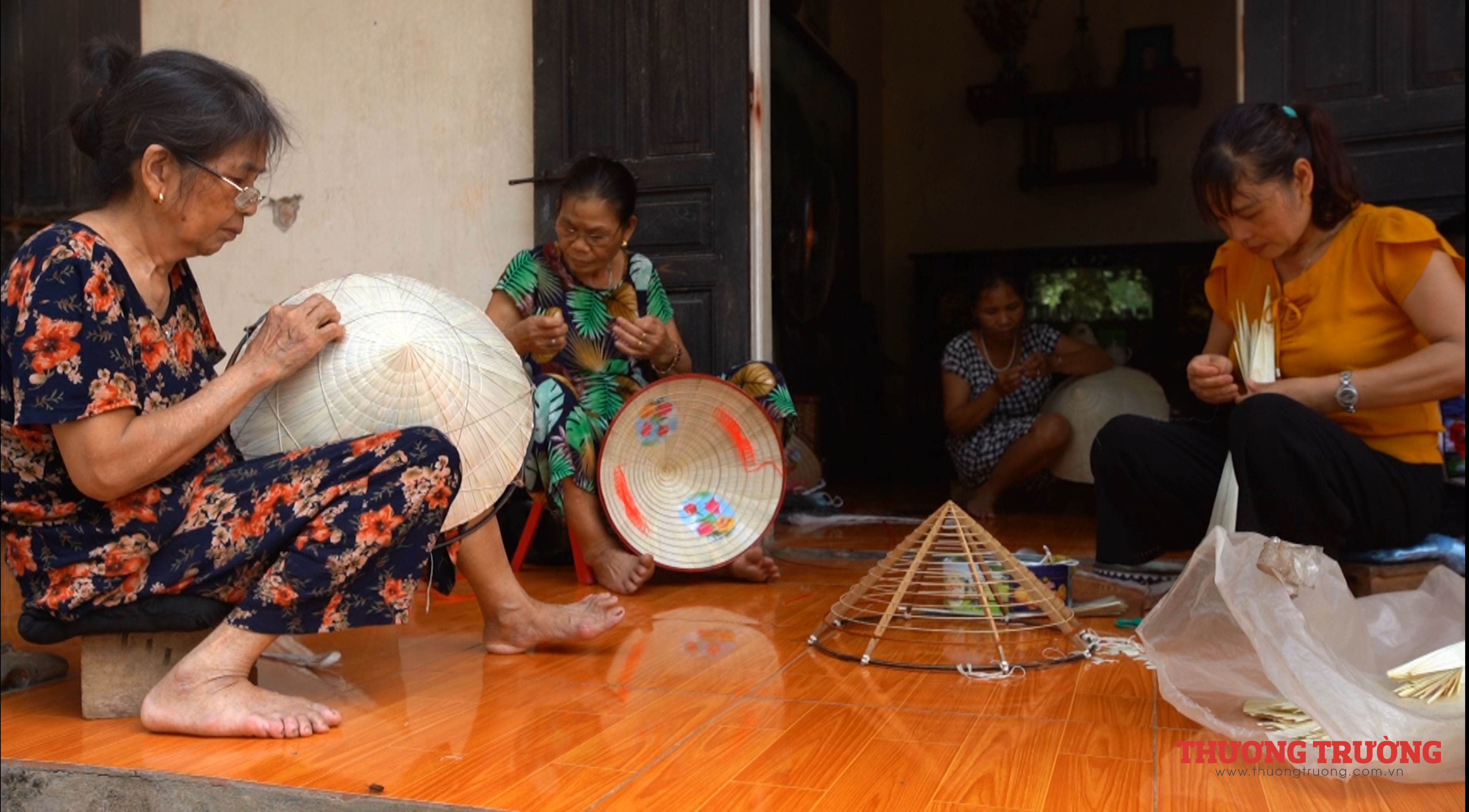 Nón lá Phú Châu gìn giữ hồn nón Việt