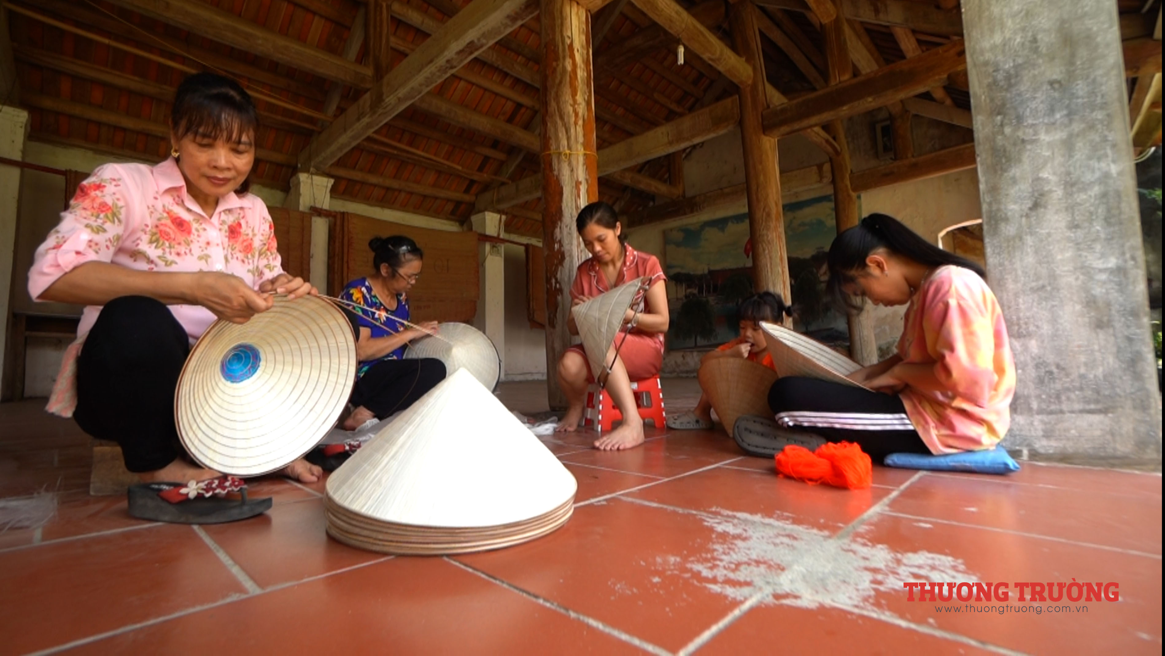 Nón lá Phú Châu gìn giữ hồn nón Việt