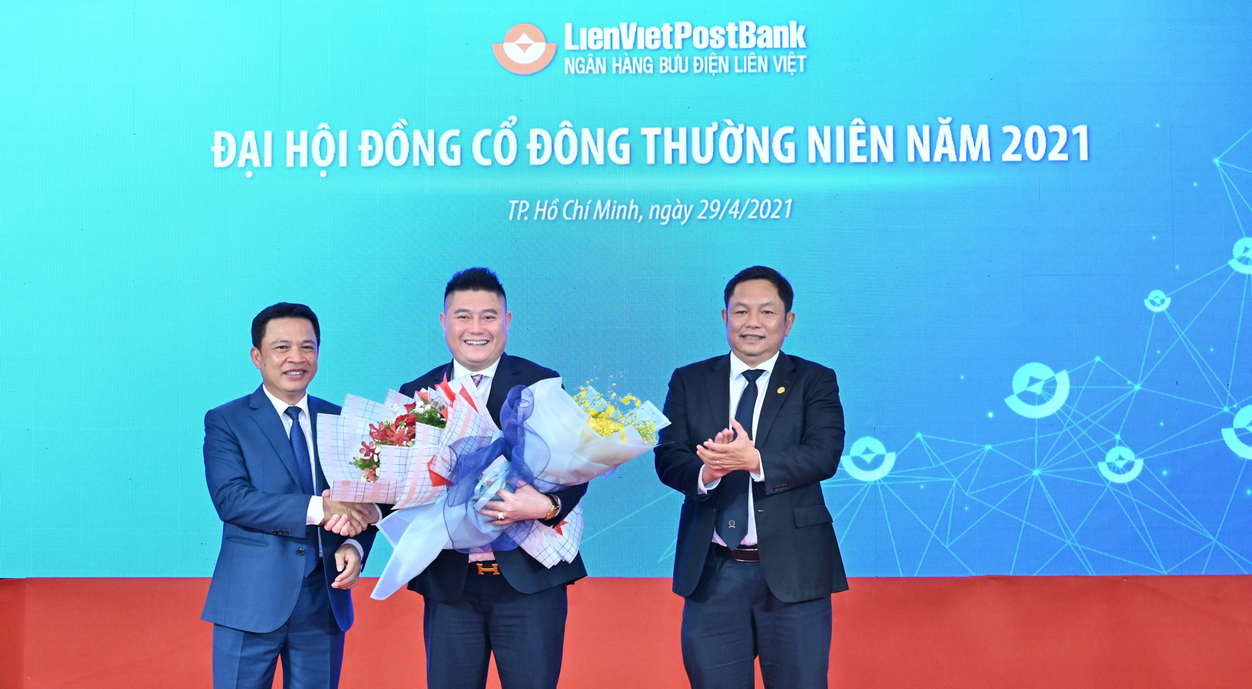 LPB vượt mốc 33000 đồngcổ phiếu sau phiên tăng kịch trần
