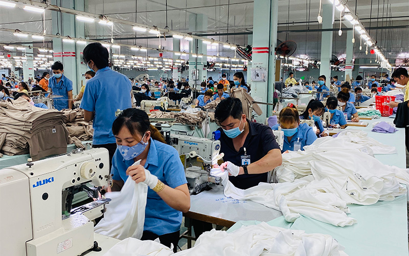 Đề xuất hỗ trợ đến gần 2 triệu đồng cho lao động bị ngừng việc tại TP Hồ Chí Minh