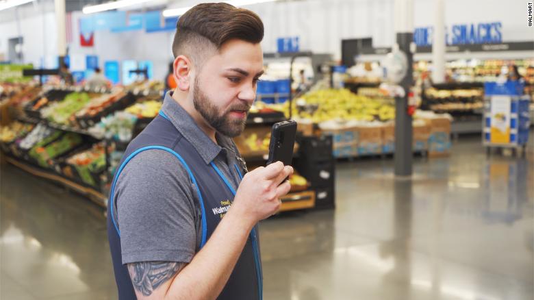 Walmart phát điện thoại miễn phí cho 740000 nhân viên