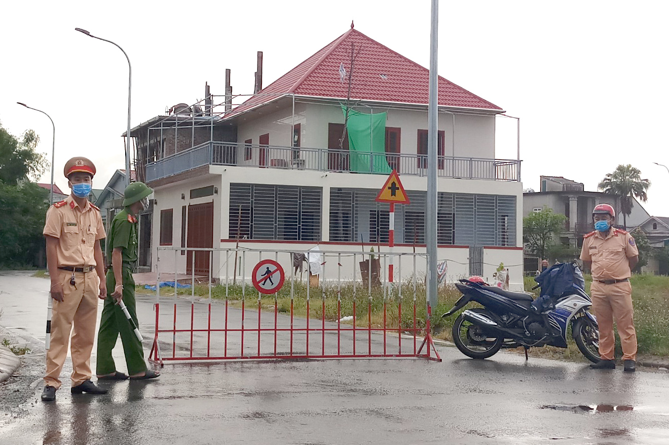 Hà Tĩnh lấy mẫu xét nghiệm 2300 người trong khu vực phong tỏa