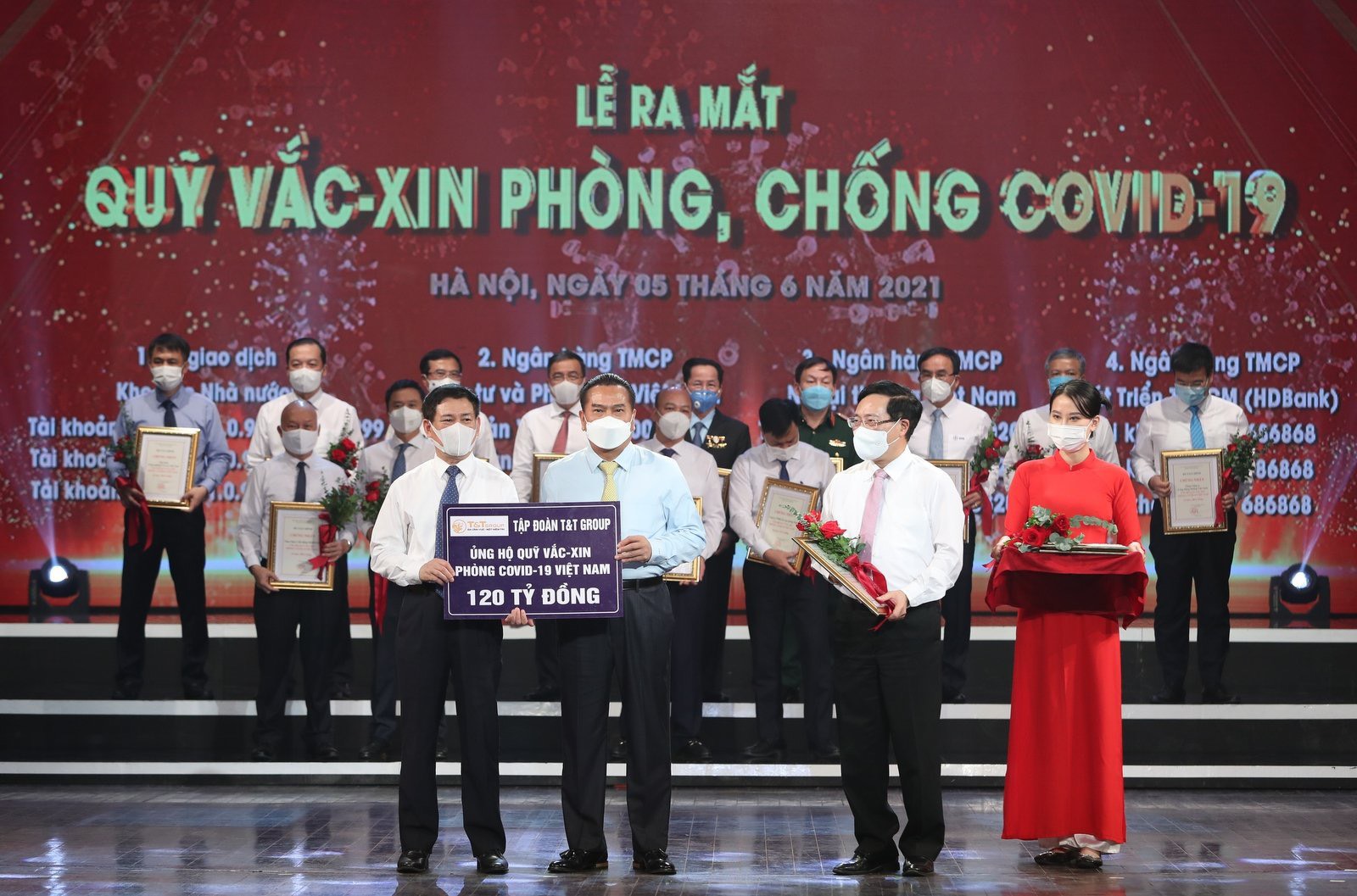 TT Group và hệ sinh thái của bầu Hiển đóng góp gần 240 tỷ đồng phòng chống dịch COVID19