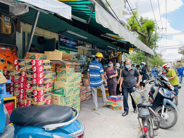 TP HCM lập các chốt kiểm soát người dân ra vào các chợ