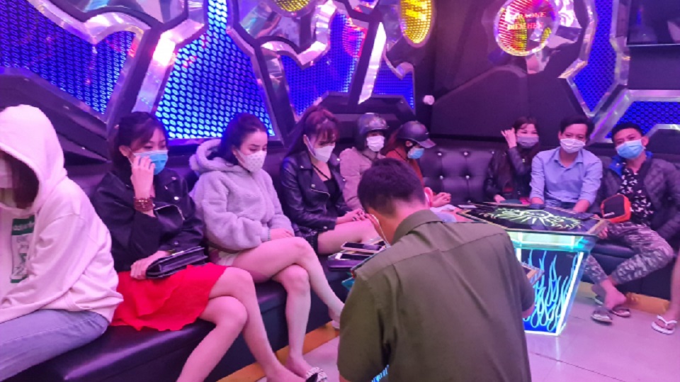 Lâm Đồng 02 quán karaoke bị thu hồi giấy phép vì hoạt động mùa dịch