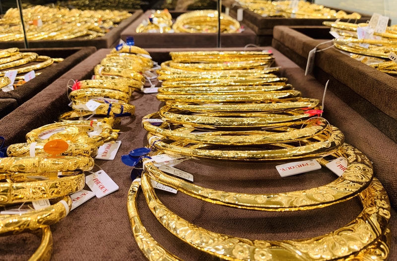 Giá vàng hôm nay 217 Giá vàng tăng vọt cho dù đồng USD cũng tăng rất nhanh
