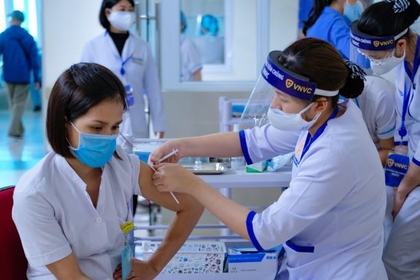13 nhóm đối tượng ưu tiên tiêm vaccine COVID19 tại Hà Nội