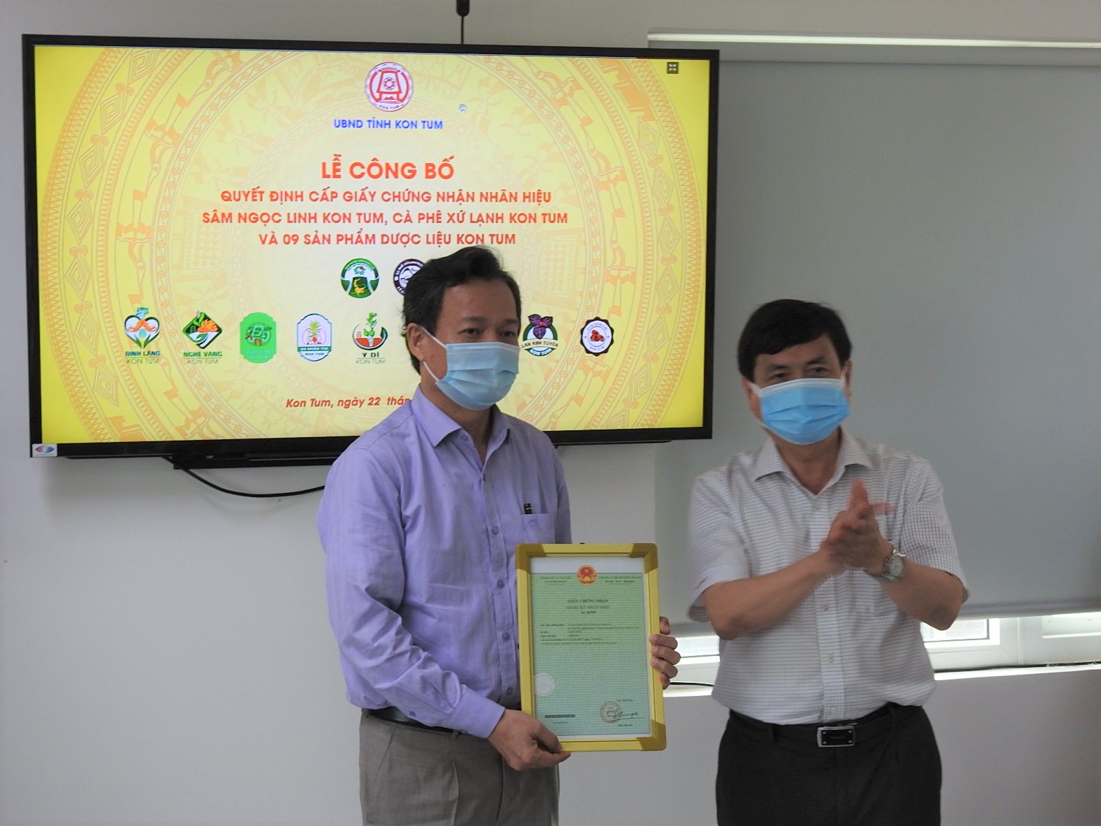 Cấp giấy chứng nhận đăng ký nhãn hiệu 11 sản phẩm của tỉnh Kon Tum