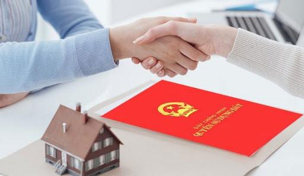 Người dân đi chuyển nhượng quyền sử dụng đất cần những giấy tờ gì