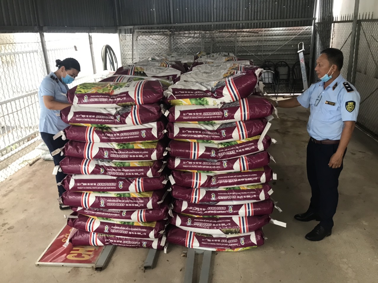Xử phạt gần 400 triệu đồng hộ kinh doanh phân bón không phù hợp với quy chuẩn kỹ thuật