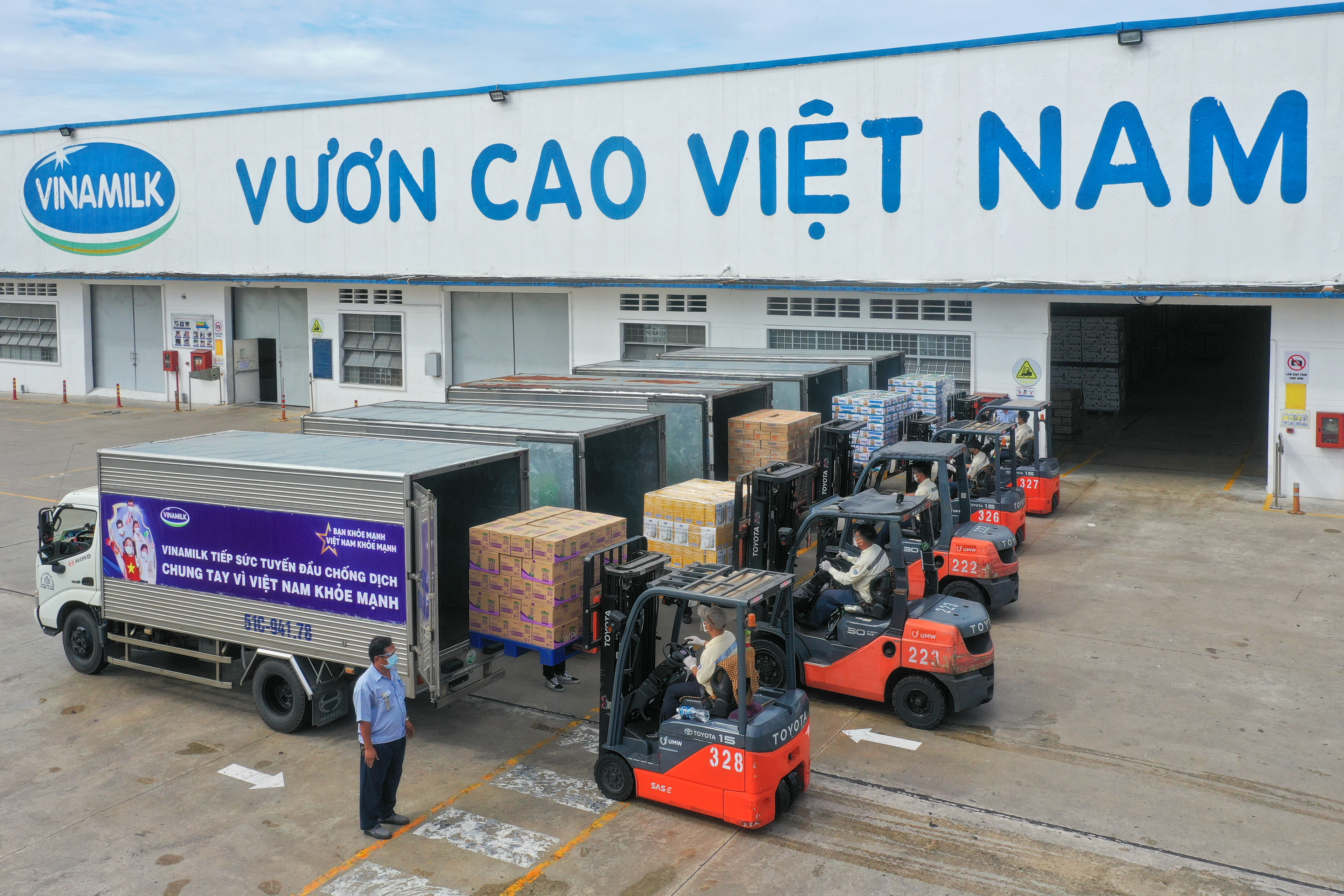 Vinamilk đẩy mạnh hành trình tiếp sức tuyến đầu trong giai đoạn cao điểm chống dịch tại 50 bệnh viện trên cả nước 