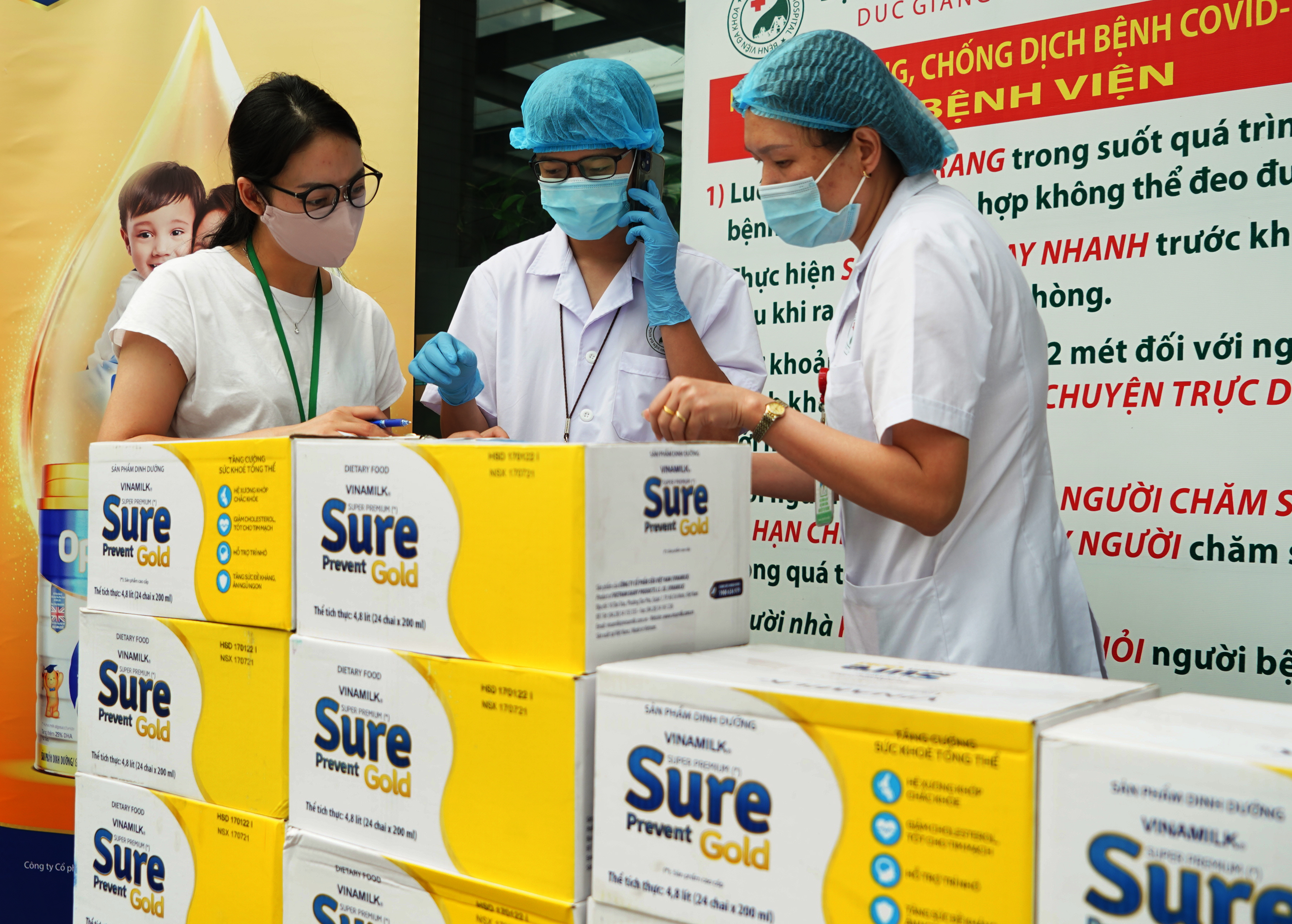 Vinamilk đẩy mạnh hành trình tiếp sức tuyến đầu trong giai đoạn cao điểm chống dịch tại 50 bệnh viện trên cả nước 