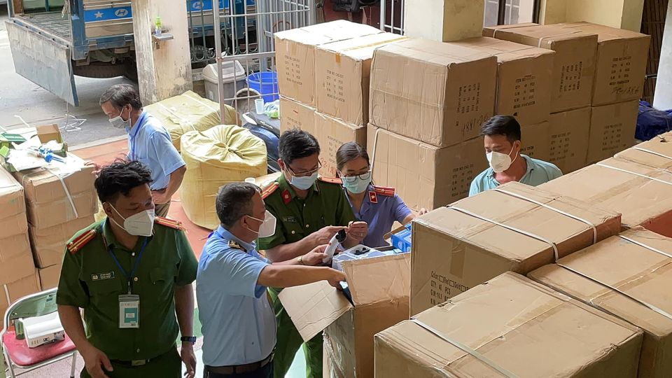 Hà Nội Phát hiện thu giữ lô thiết bị y tế lớn gồm 1100 van thở oxy không hóa đơn chứng từ
