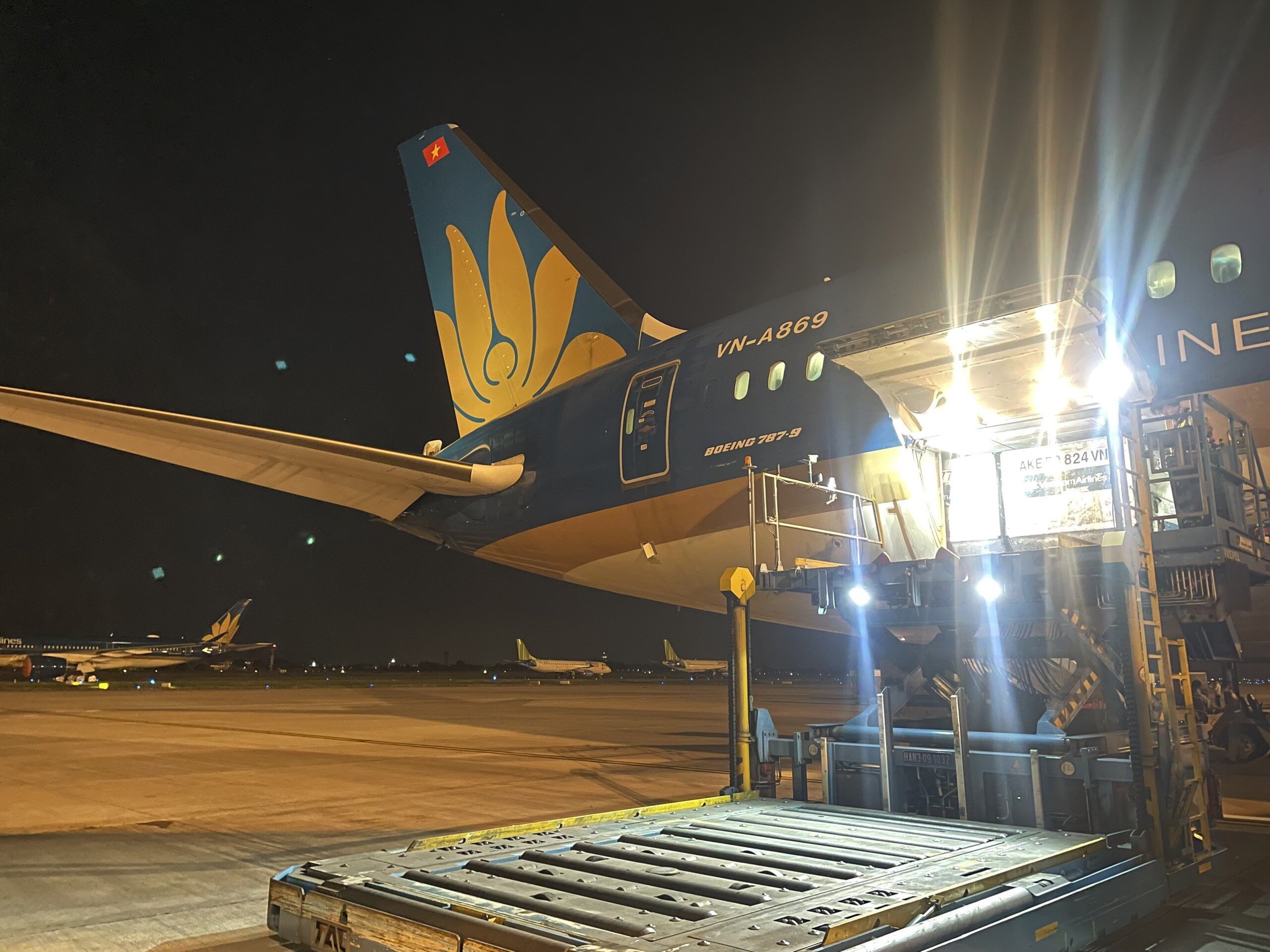 Chuyến bay chở công dân và 62 tấn thiết bị y tế bay thẳng từ Mỹ về Việt Nam