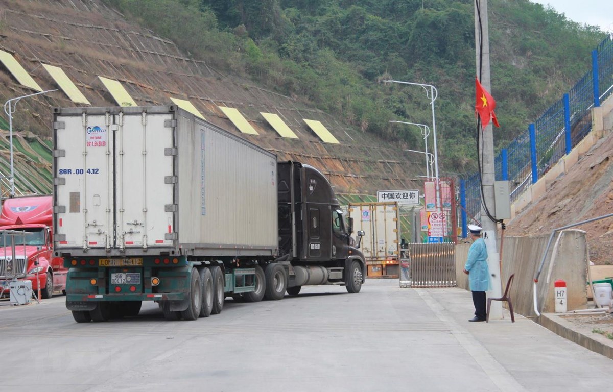 Trung Quốc tạm dừng xuất nhập khẩu tại một cửa tại cửa khẩu Lũng Vài