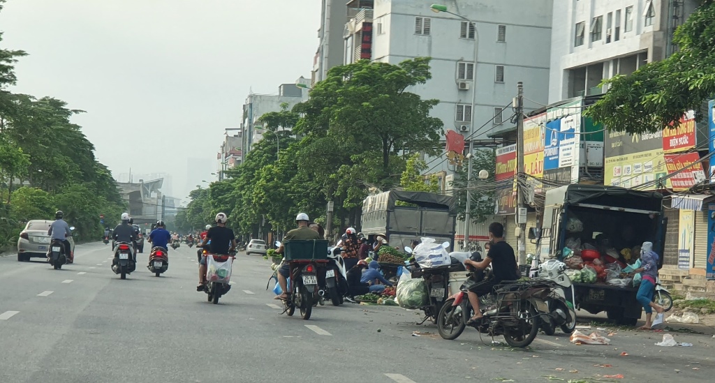Chợ cóc hoạt động trong thời gian Hà Nội thực hiện giãn cách xã hội