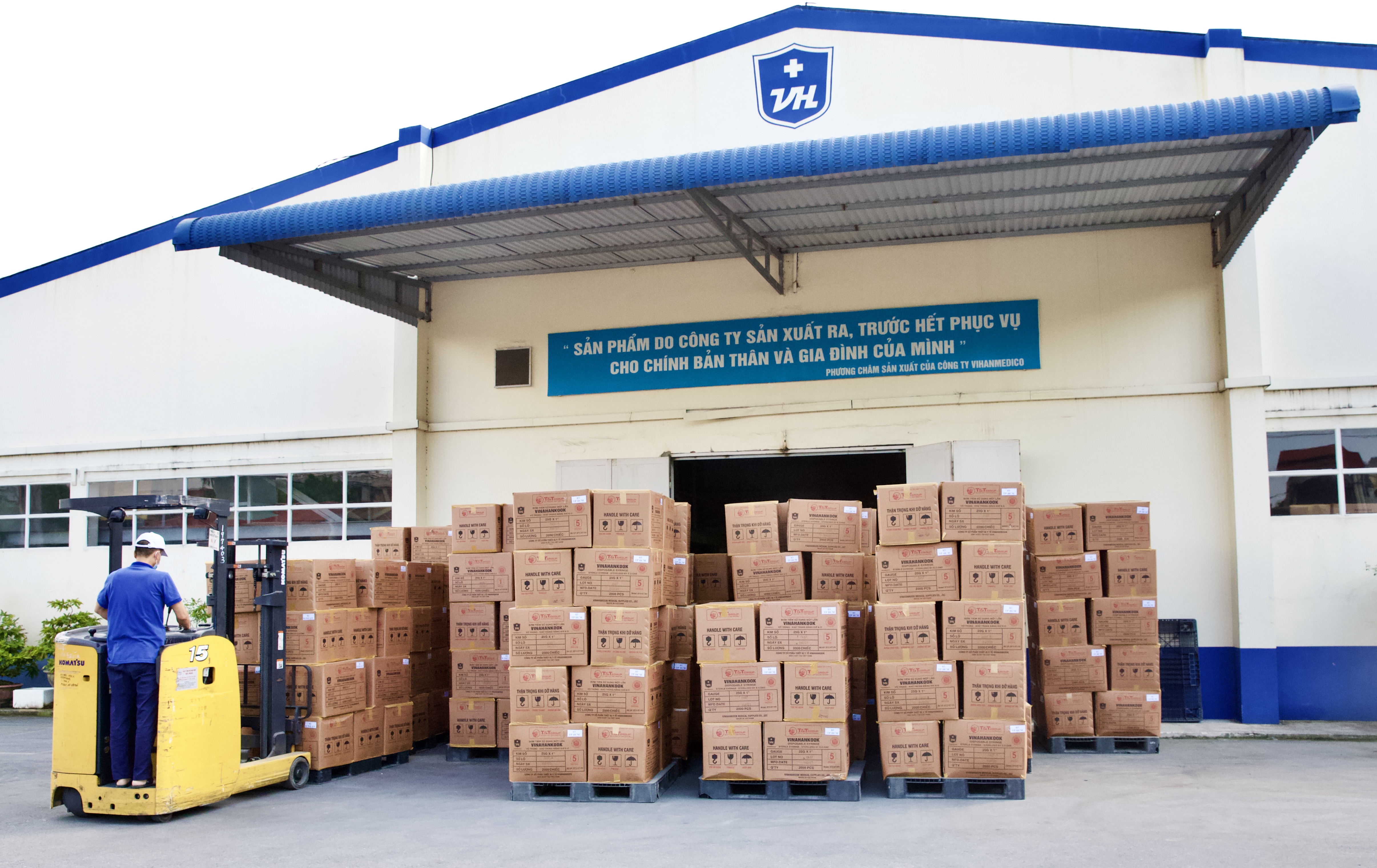 TT Group bàn giao 85 triệu bộ bơm kim tiêm phục vụ chiến dịch tiêm chủng quốc gia phòng Covid19