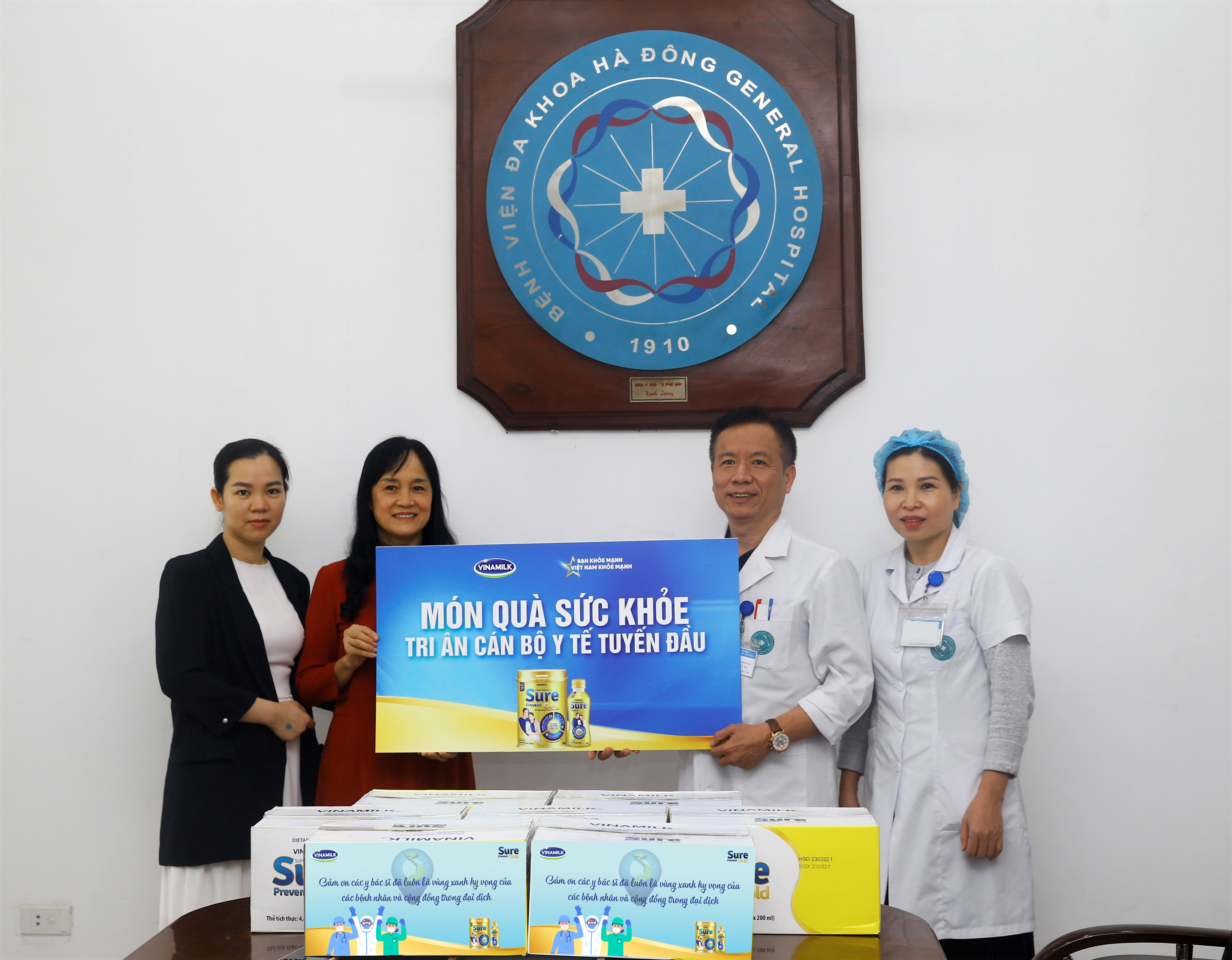 Vinamilk Sure Prevent Gold tri ân những chiến sĩ áo trắng đã luôn là vùng xanh hy vọng của người dân Việt Nam