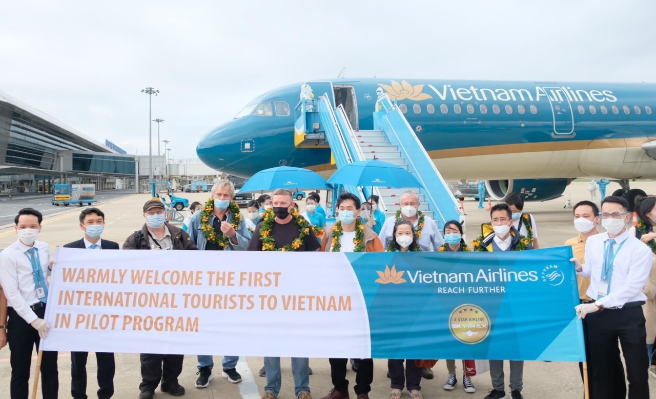 Đoàn khách du lịch Quốc tế đầu tiên đã đến Việt Nam sau 2 năm gián đoạn
