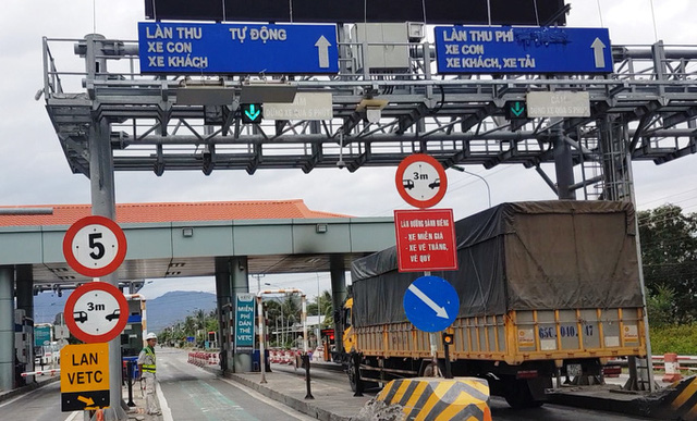 Ô tô không được đi vào đường cao tốc nếu không dán thẻ thu phí tự động