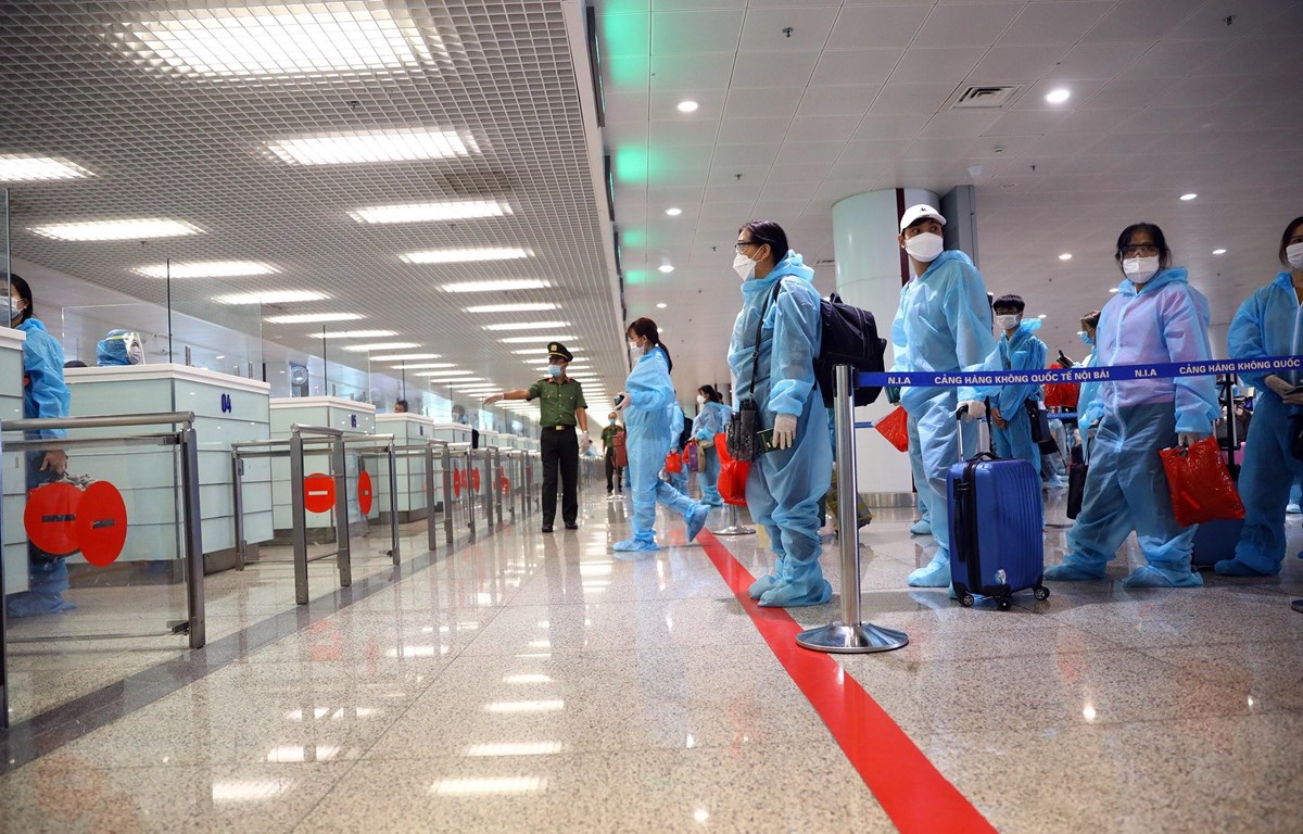 Đề xuất người Việt nhập cảnh tiêm đủ vaccine chỉ phải cách ly tại nhà 3 ngày