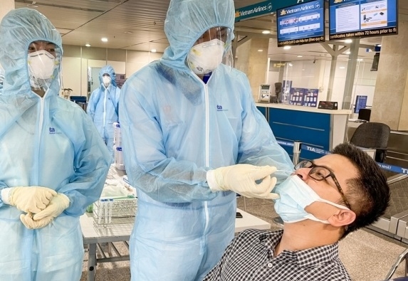 Khắc phục ngay bất cập test nhanh cho khách quốc tế
