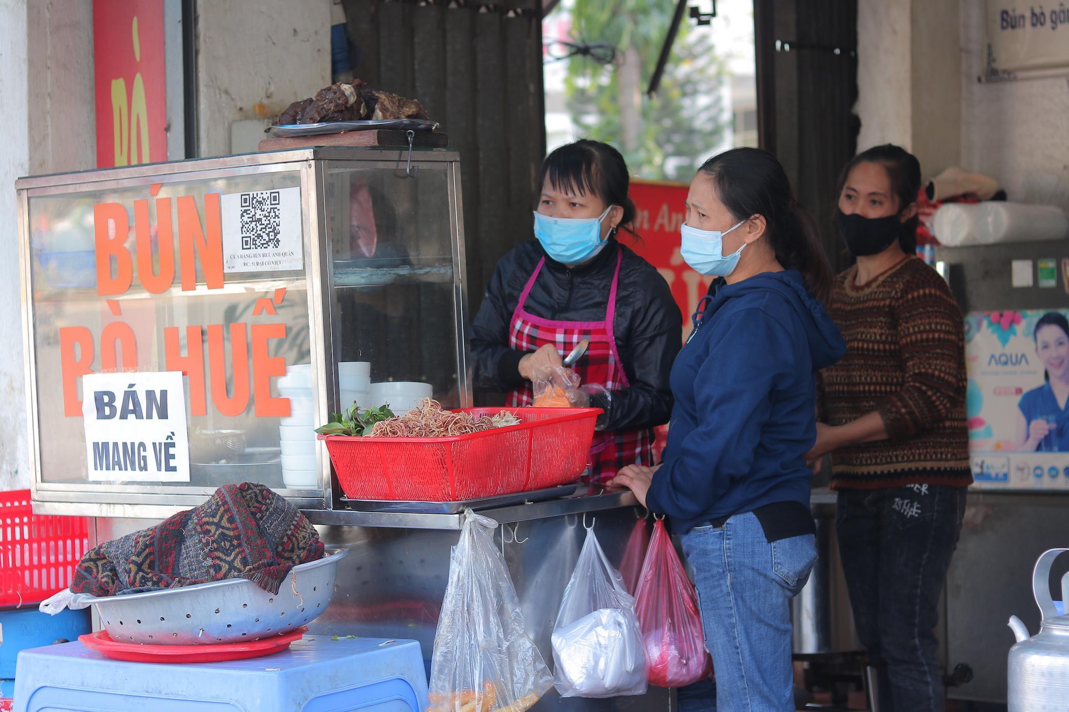 Thêm một quận ở Hà Nội nâng cấp độ dịch thành vùng cam hàng ăn uống chỉ bán mang về