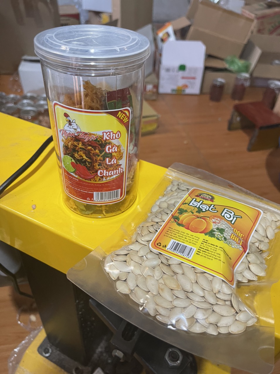 Thanh Hóa Phát hiện cơ sở kinh doanh thực phẩm có dấu hiệu giả nhãn bao bì hàng hóa