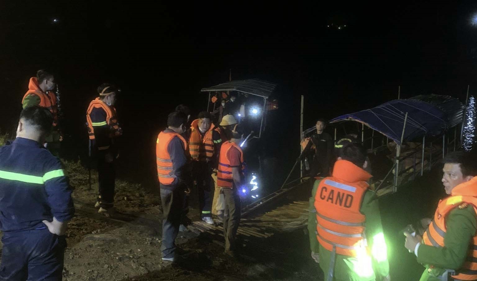 Thông tin mới nhất vụ lật thuyền ở sông Mã Thanh Hóa