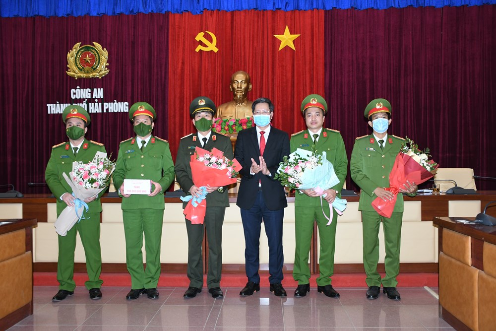 Hải Phòng Khen thưởng các lực lượng Công an bắt đối tượng gây ra vụ cướp ngân hàng Vietcombank chi nhánh Hải An