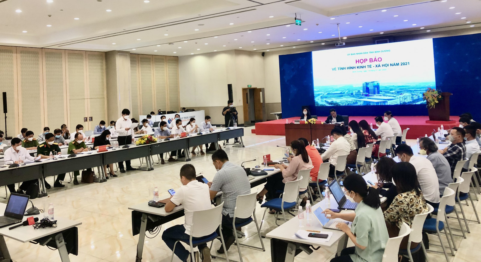 Bình Dương khôi phục KTXH theo hướng thích ứng an toàn linh hoạt kiểm soát hiệu quả dịch bệnh