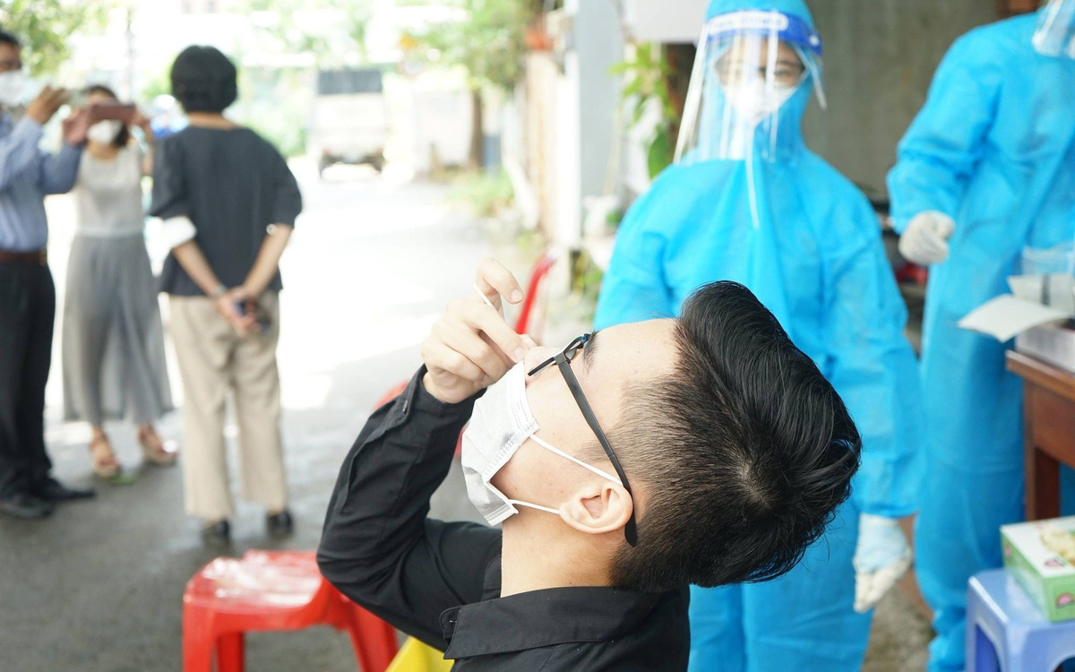 Quảng Ninh tiêm vắc xin cho người chưa đủ 2 mũi khi trở về quê ăn Tết