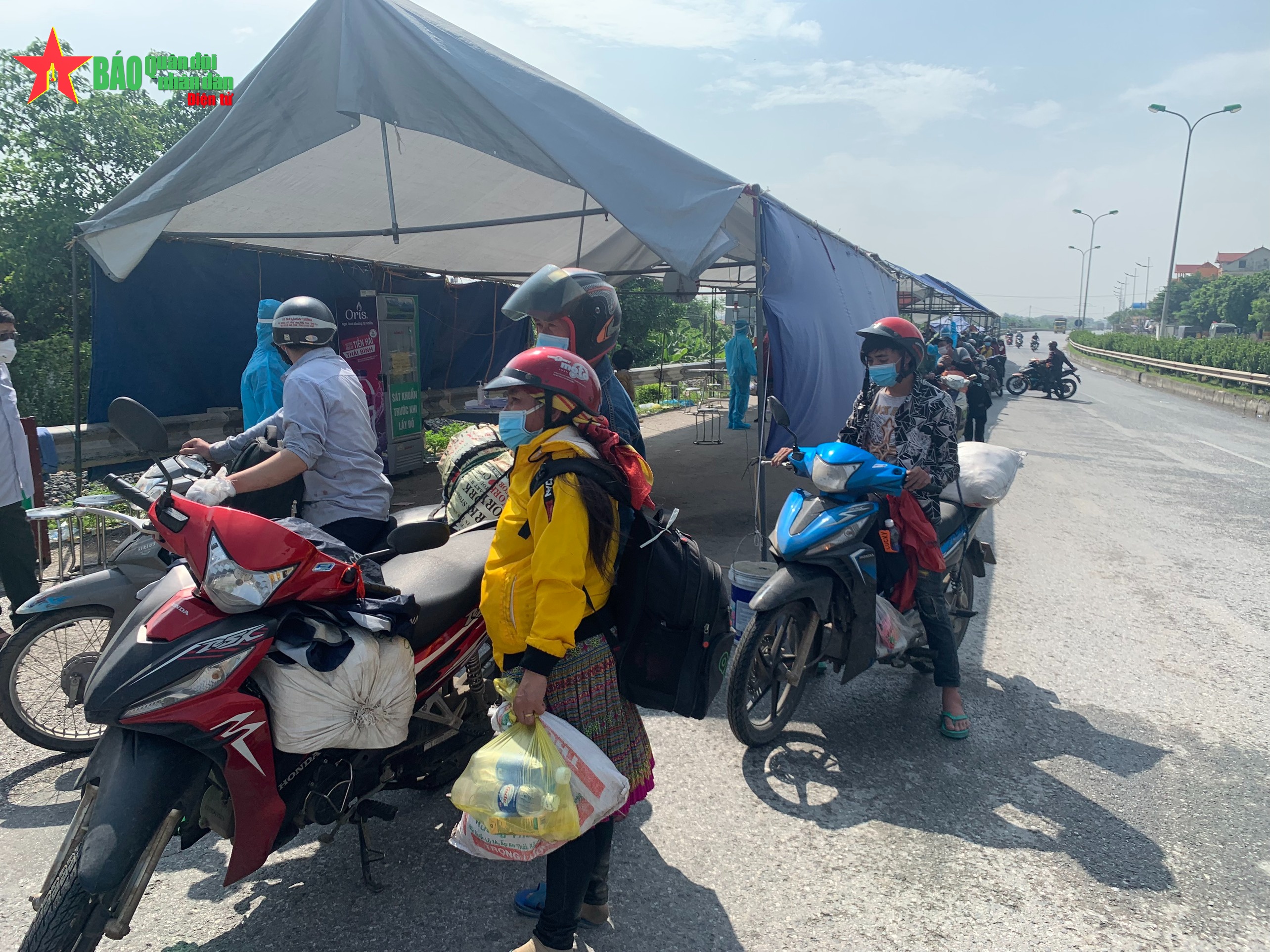 TPHCM và Hà Nội Hà Nội yêu cầu không gây khó khăn cho người dân về quê ăn Tết