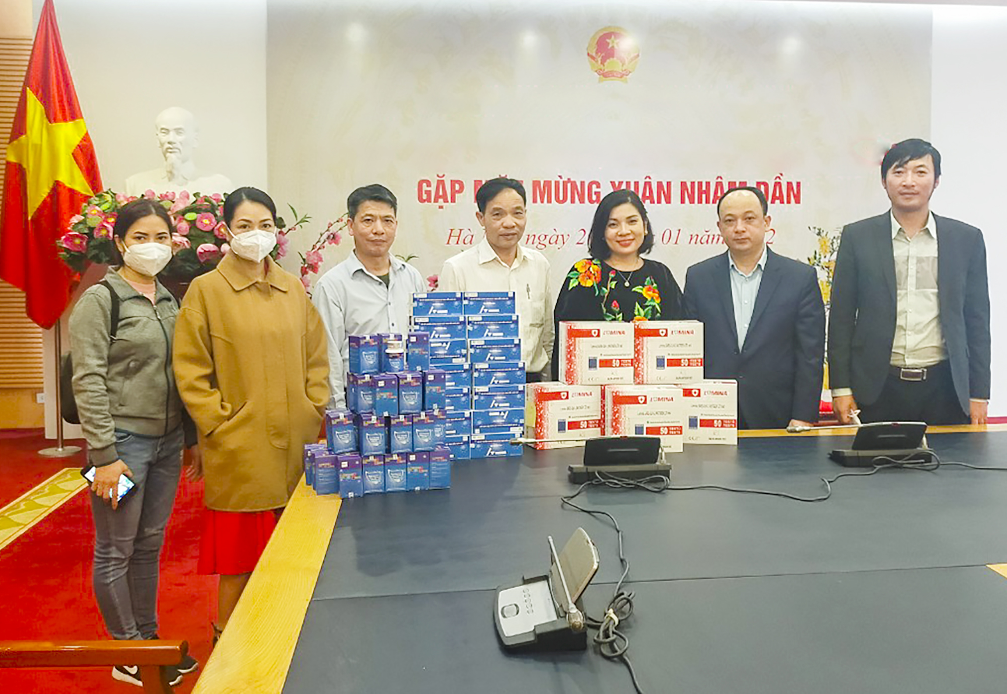 Văn phòng Quốc hội tiếp nhận vật phẩm y tế phục vụ công tác phòng chống dịch COVID19
