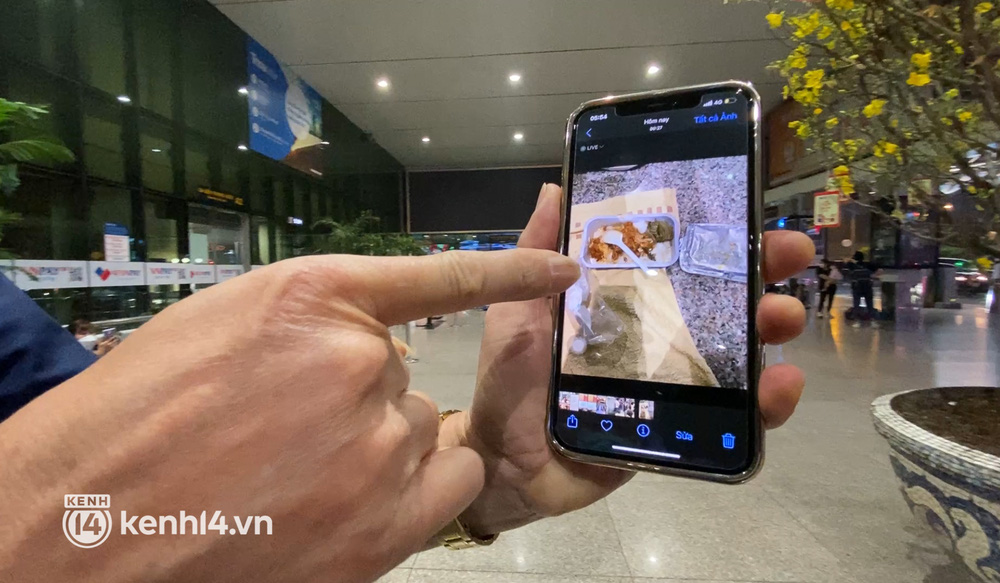 Chùm ảnh Hành khách ngồi nằm la liệt tại sân bay Tân Sơn Nhất vì bị delay