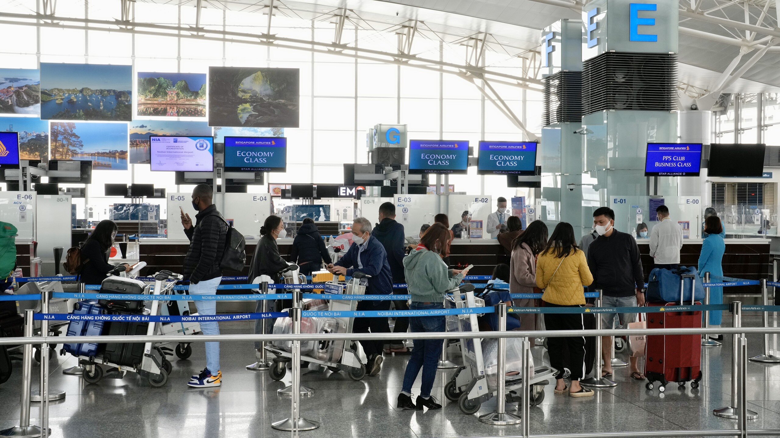 Hôm nay 32 Sân bay Tân Sơn Nhất đón lượng khách kỷ lục từ cao điểm Tết Nhâm Dần 2022