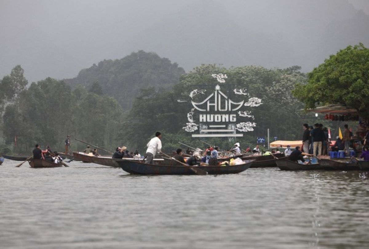 Huyện Mỹ Đức xin phép Hà Nội mở cửa chùa Hương