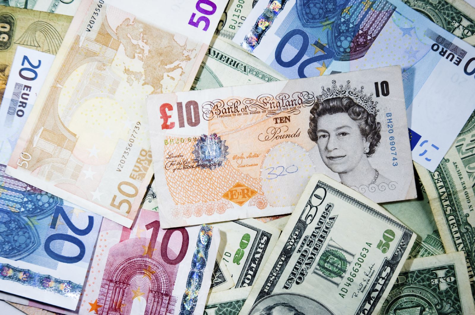 Tỷ giá ngoại tệ hôm nay 92 USD mạnh lên và đồng Euro suy yếu