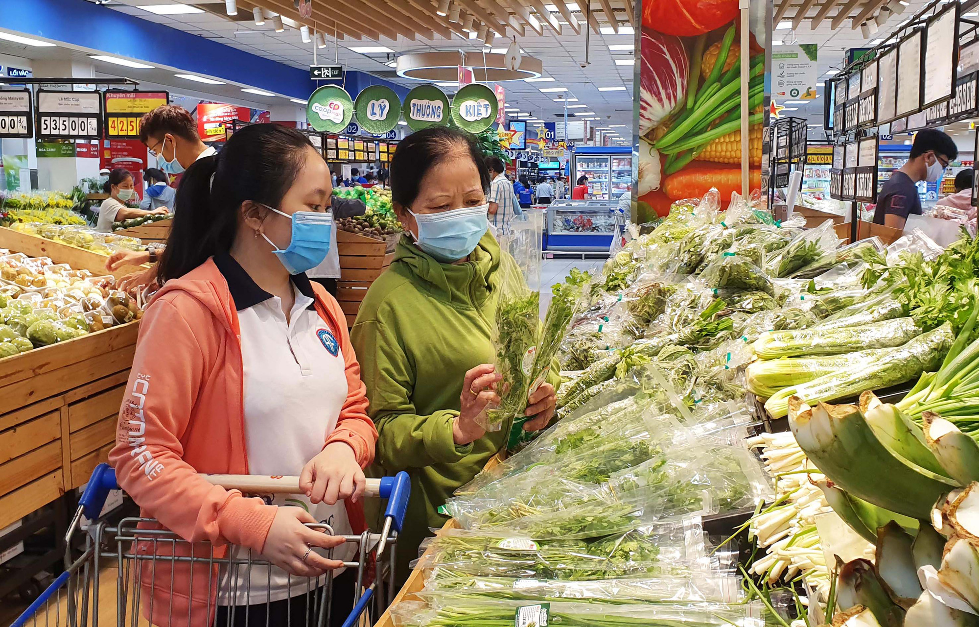 Nên mua hàng gì và mua ở đâu để được giảm 2 thuế VAT