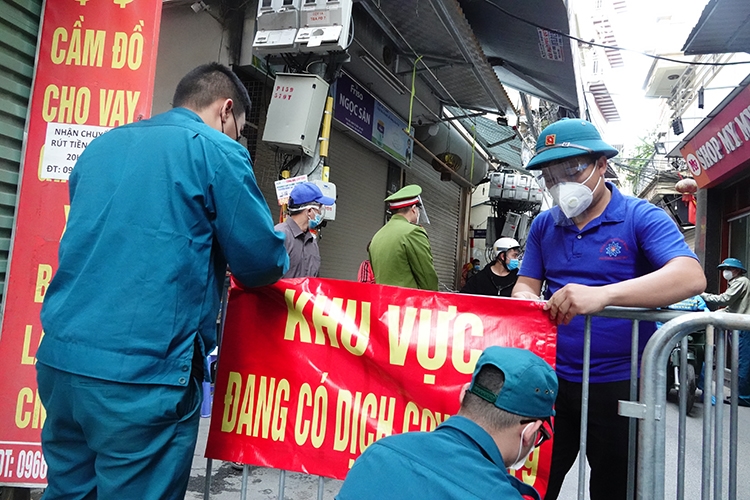 Dịch bệnh diễn biến phức tạp 74 xã phường của Hà Nội chuyển màu cam