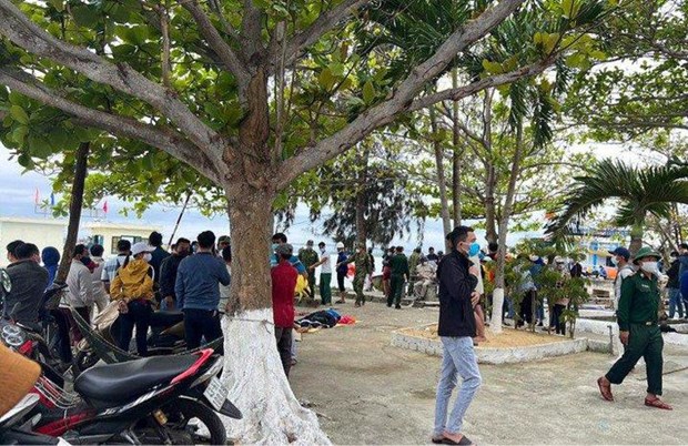 Quảng Nam Một ca nô chở nhiều du khách tham quan bị lật ở vùng biển Cửa Đại